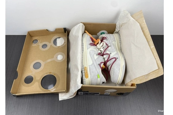 Lot DJ0950-114 35 Dunk Nike O-W Low 1107